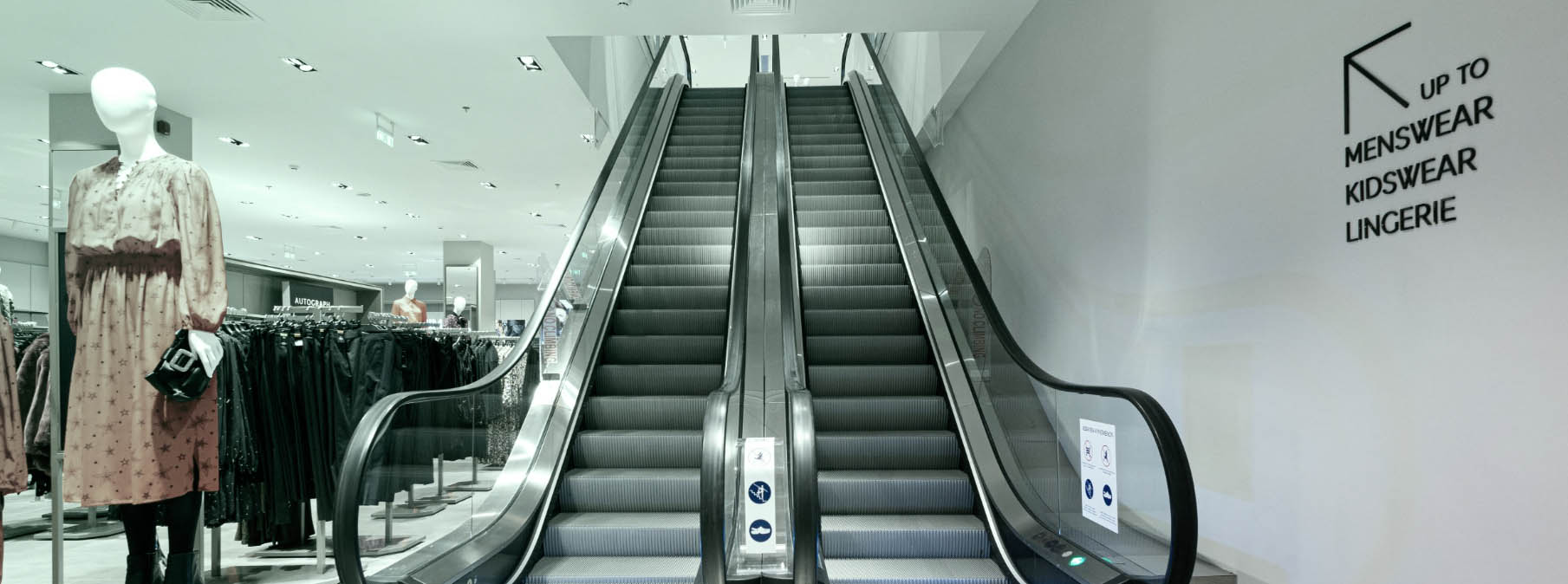 Εμπορικό κατάστημα Marks &amp; Spencer στον Πειραιά